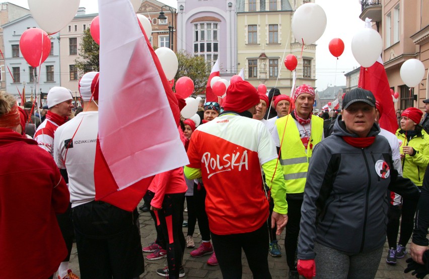 Z ulicy Za Basenem biegacze wyruszyli  ulicami Grudziądza...