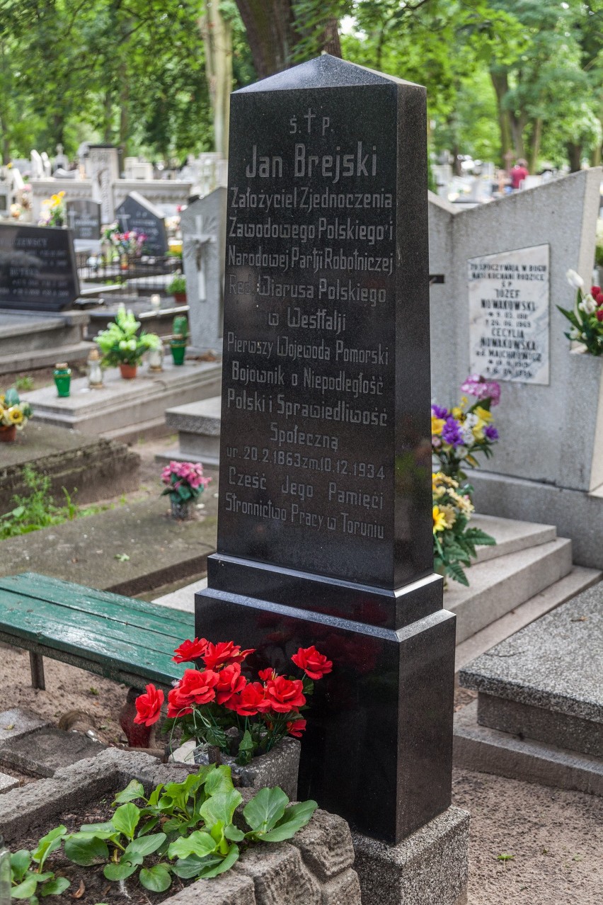 Grób Jana Brejskiego na cmentarzu św. Jakuba w Toruniu.