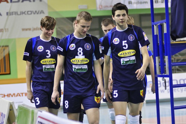 Kacper Gonciarz (z numerem 8) został najlepszym zawodnikiem meczu Czarni Radom - BBTS Włókniarz Bielsko-Biała. Radomianie wygrali 3:0 i w sobotę zagrają w półfinale mistrzostw Polski juniorów.