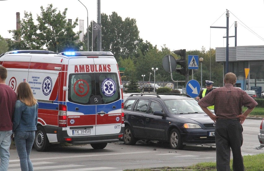 Kielce. Matka z dzieckiem ranne w wypadku na skrzyżowaniu w Kielcach