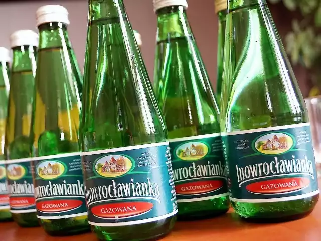 "Inowrocławianka&#8221; w małych butelkach.