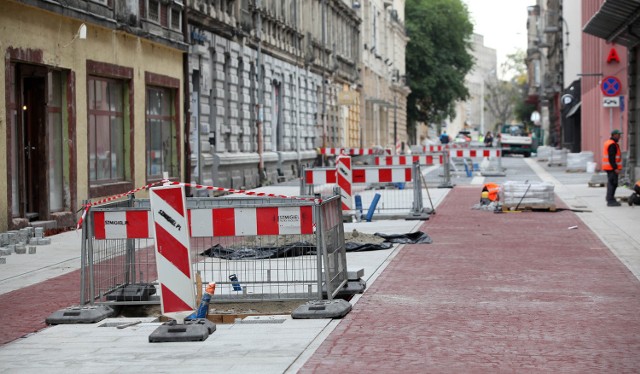 Wkrótce na ul. Traugutta w przygotowanych miejscach pojawi się szpaler 14 wiśni kanzan. To tylko część z planowanych na jesień nasadzeń . W sumie  do połowy listopada ma się ich pojawić 4 tys. sztuk