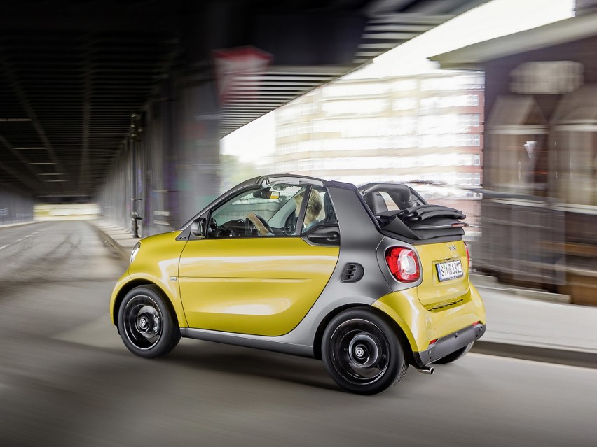 Nowy Smart Fortwo Cabrio jest gotowy do wiosennej premiery....