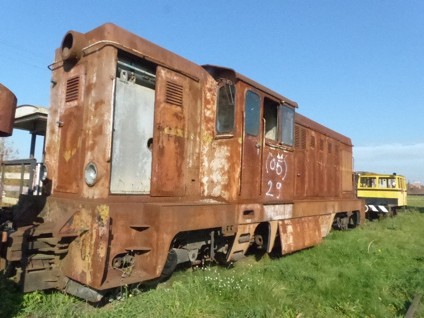 Gmina Krasne sprzedaje tabor kolejki wąskotorowej. Do kupienia lokomotywy i wagony. 19.04.2021. Zdjęcia