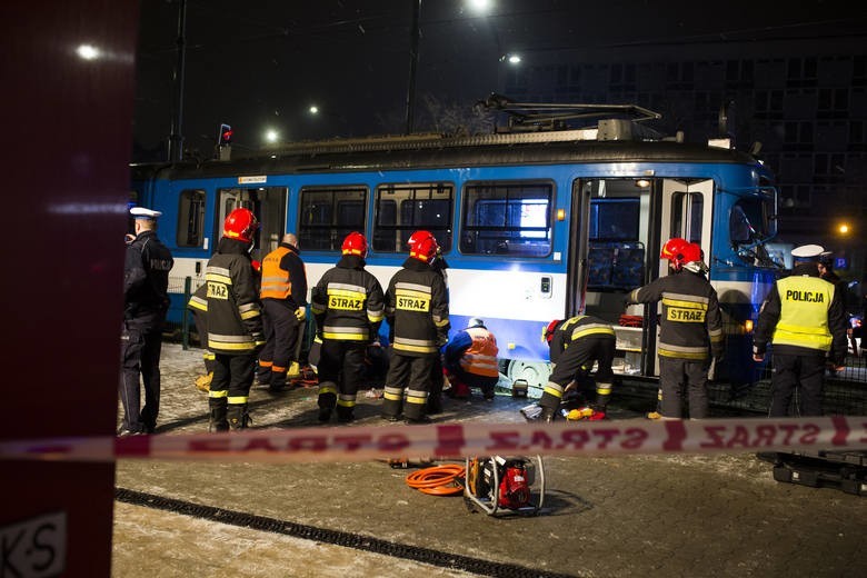 Weronikę z Izdebnika na pasach potrącił tramwaj. Straciła rękę. Nie ma odszkodowania, walczy o protezę