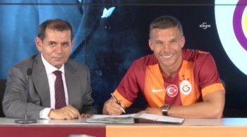 Lukas Podolski podpisał kontrakt z Galatasaray