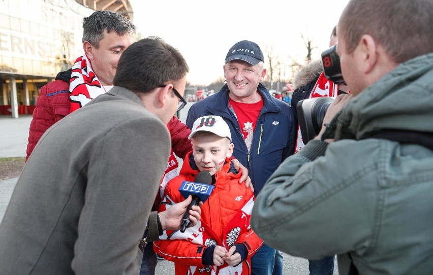 Austria - Polska: Polscy kibice pod stadionem i na trybunach Ernst-Happel-Stadion [ZOBACZ ZDJĘCIA] [GALERIA]