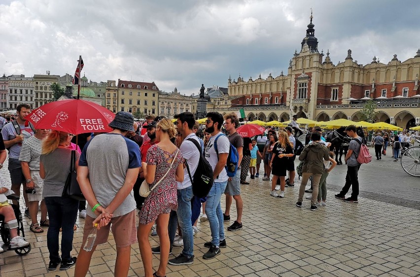 Kraków. Turyści z zagranicy chętnie odwiedzają Kraków [ZDJĘCIA]