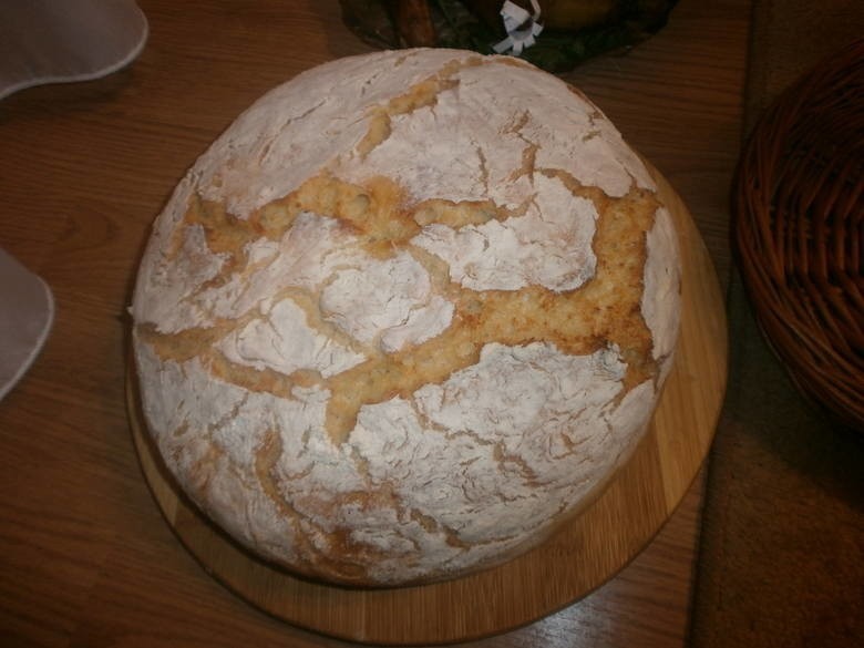 Domowy chleb pszenno-żytni Koła Gospodyń z Białki...