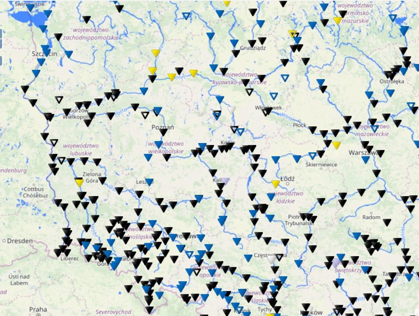 Czarne trójkąty oznaczają strefy niskich stanów wody,...