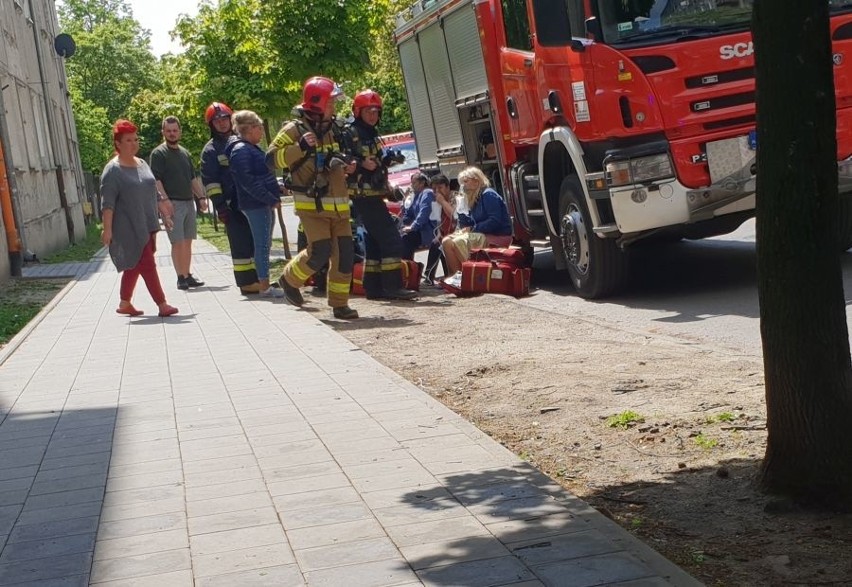 Pożar w kamienicy przy ul. Niskiej w Łodzi - ewakuowani...