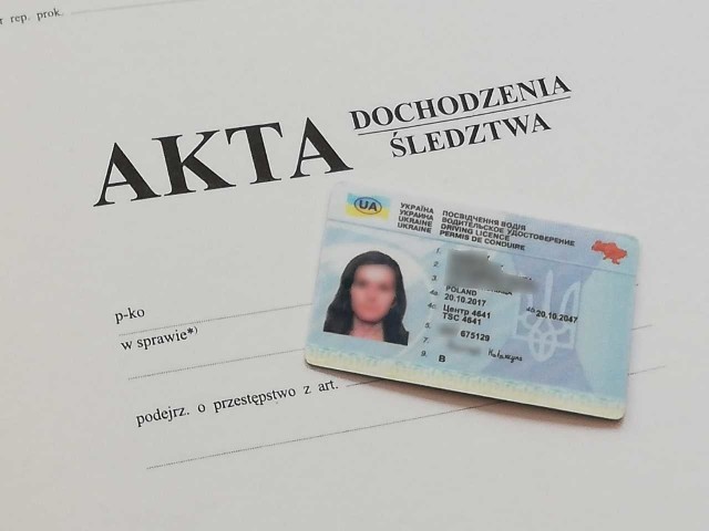 Kierująca bmw 20-latka do kontroli okazała ukraińskie prawo jazdy. Legitymujący ją funkcjonariusz straży granicznej od razu zorientował się, że dokument nie jest autentyczny.