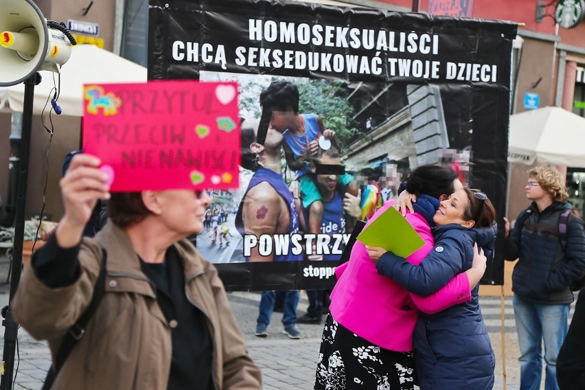 Pro life kontra LGBT we Wrocławiu. Gorąca pikieta [ZDJĘCIA]               