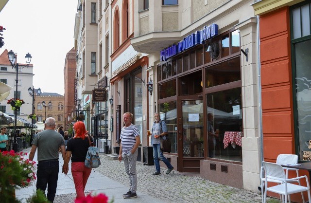 "Pijalnia wódki i piwa" na Rynku Staromiejskim w Toruniu to bardzo popularny lokal. To tutaj właśnie doszło do wydarzeń, które stały się przedmiotem procesu przed Sądem Okręgowym w Toruniu.