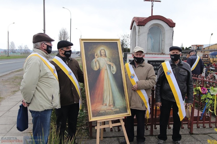 Modlitwy o ustanie pandemii koronawirusa - Tydzień Miłosierdzia w parafii MB Fatimskiej we Włocławku [zdjęcia]