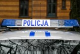 Wypadek w Skalbmierzu. Samochód najechał na metalową szynę