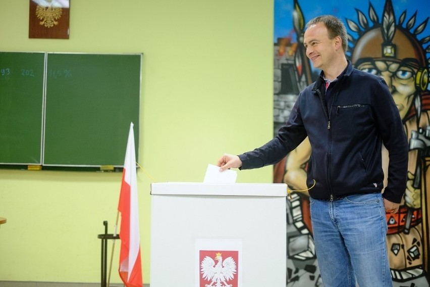 Głosowanie w poznańskich lokalach wyborczych