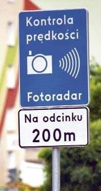 Znak D-51 informujący o możliwej kontroli prędkości pojawi się na ul. Szczecińskiej. Potem strażnicy będą mogli tu stawać ze swoim mobilnym fotoradarem.