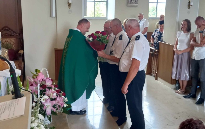 Ksiądz Sławomir Ogorzałek został gorąco przywitany przez...