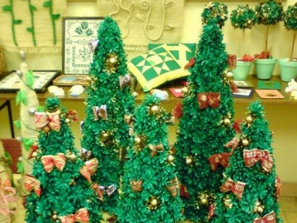 Zwiastunem kiermaszu są świąteczne dekoracje w Zespole Szkół w Pszczewie.organizatorzy