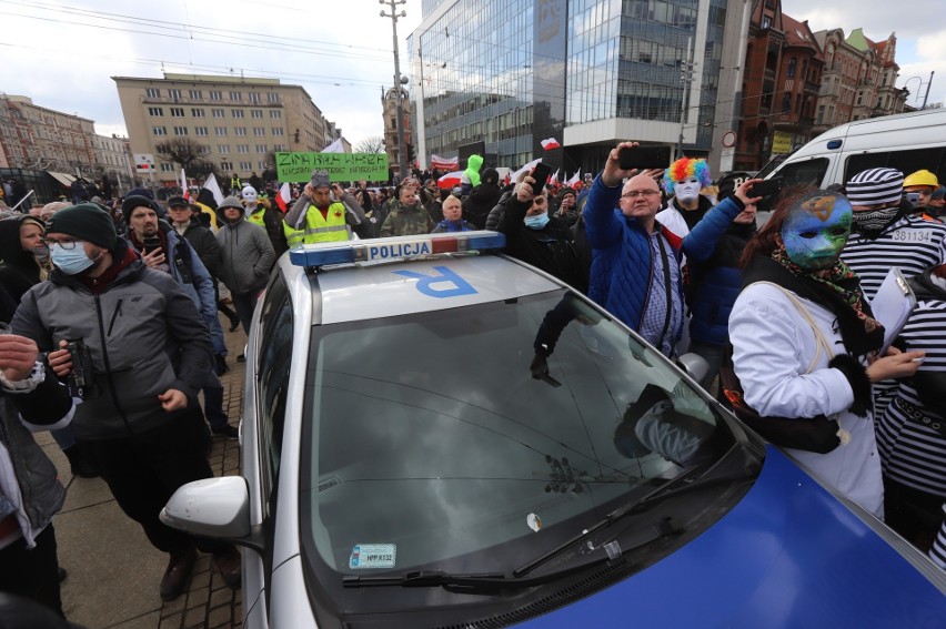 Marsz antycovidowców pod hasłem Marsz o wolnośc w...