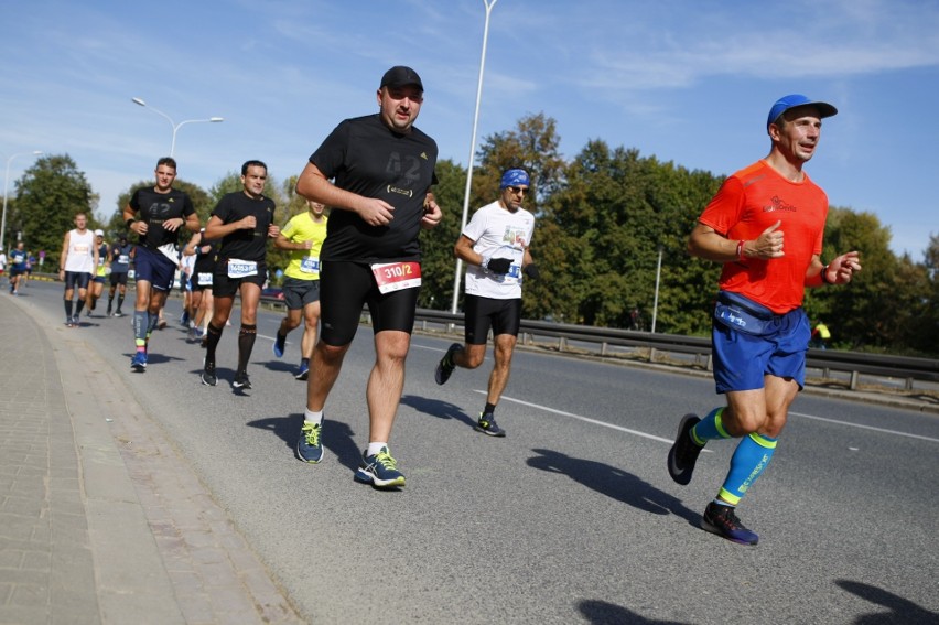 Uczestnicy Maratonu Warszawskiego 2018. Więcej zdjęć...