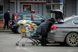 Żywności w Polsce nie zabraknie z powodu koronawirusa! Szturm na sklepy jest nieuzasadniony