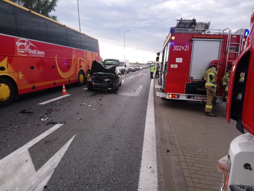 Kierowca volkswagena wjechał w tył forda we Wrzoskach w...