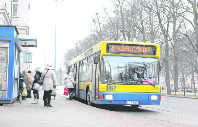 Przewoźnicy, którzy działają na terenie Słupska i powiatu, nie planują obecnie zmniejszenia cen biletów na realizowane przez siebie połączenia. Nie wykluczają tego jednak w przyszłości.