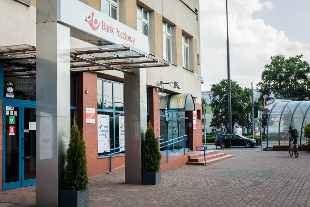 W Banku Pocztowym przy ul. Jagiellońskiej w Bydgoszczy skorzystamy z wielu produktów finansowych