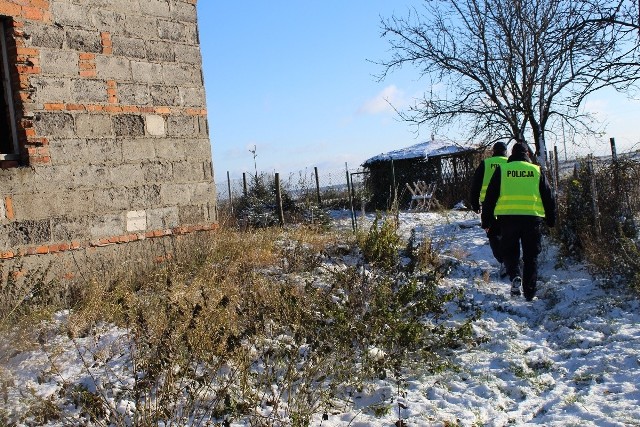 W długi weekend policjanci z Kcyni kontrolowali miejsca, w których mogli przebywać bezdomni.