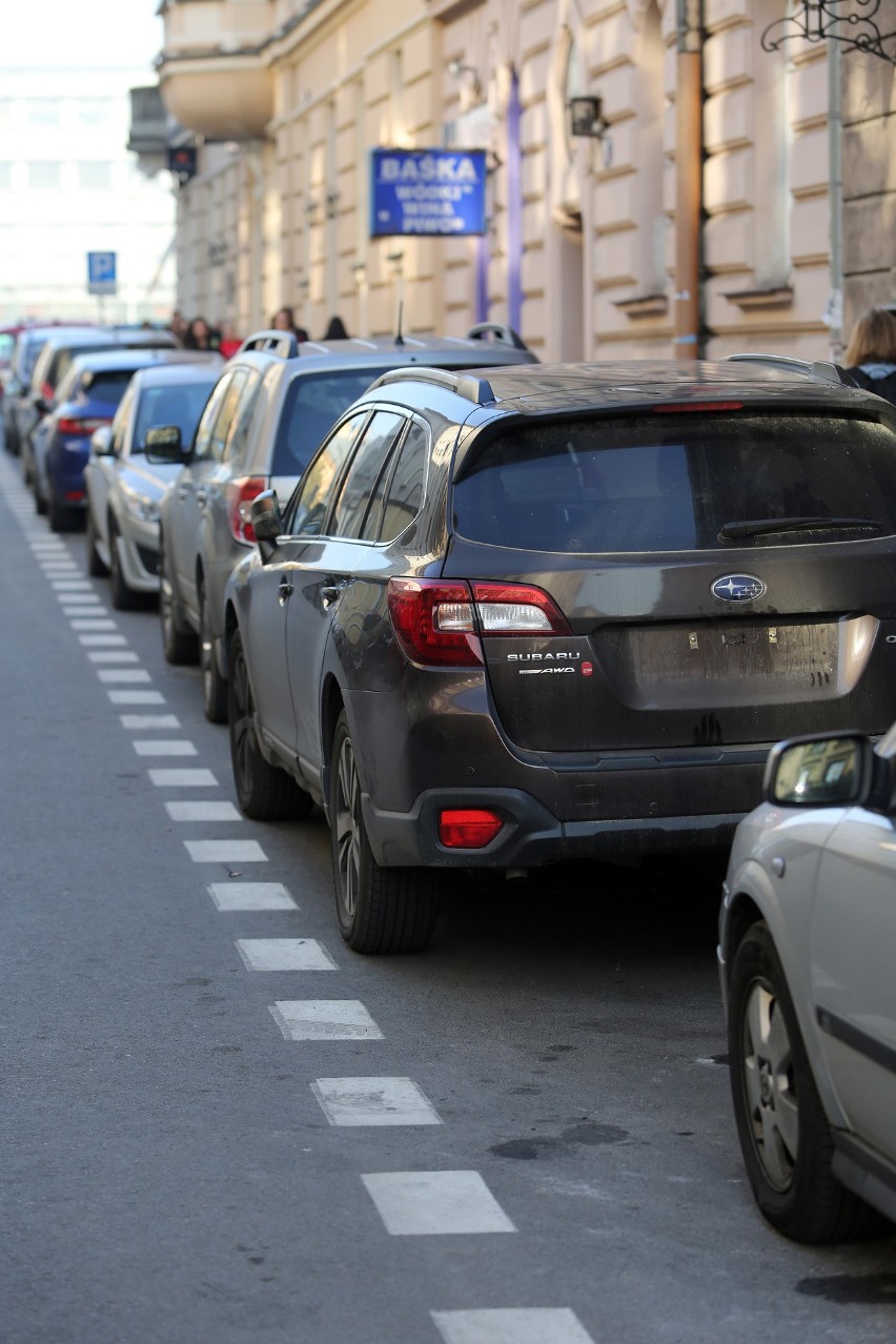 Kraków. 30 samochodów uszkodzonych przy ulicy Radziwiłłowskiej