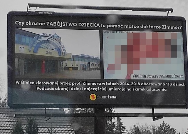 Tym razem tablice pokazały się m.in. w Mirkowie, pomiędzy Wrocławiem a Długołęką. „Czy nie można czegoś z tym zrobić” – pyta internauta na facebooku. - „Czekam aż, któreś moje dziecko zapyta, dlaczego coś takiego jest pokazywane”.