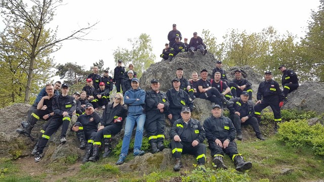 Jednym z obowiązkowych punktów wiosennych porządków strażaków i przedstawicieli MDP z gminy Masłów jest Diabelski Kamień. 