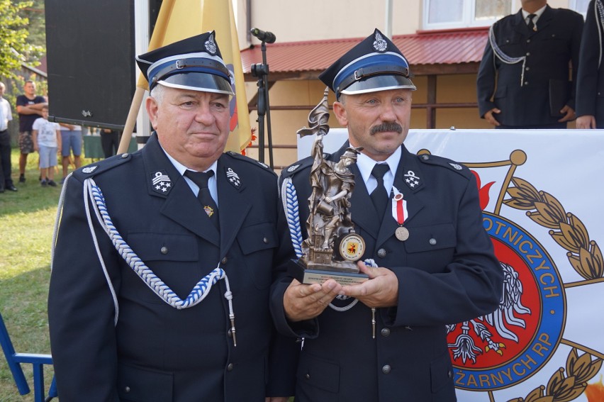 Jubileusz 55 lat straży w Szymanówce. Zobacz kto dostał medale (LISTA, ZDJĘCIA) 
