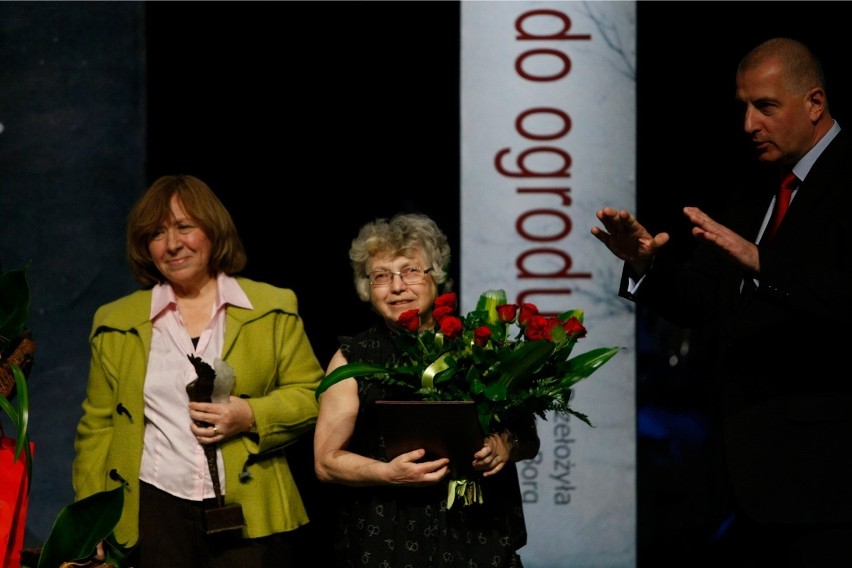 W 2011 r. Swietlana Aleksijewicz (z prawej) zdobyła...