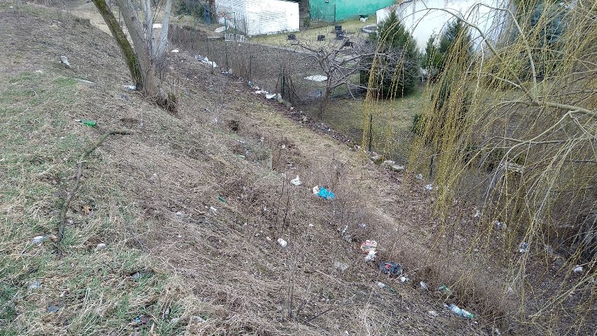Dzikie wysypisko śmieci przy ul. Wapiennej ma zniknąć