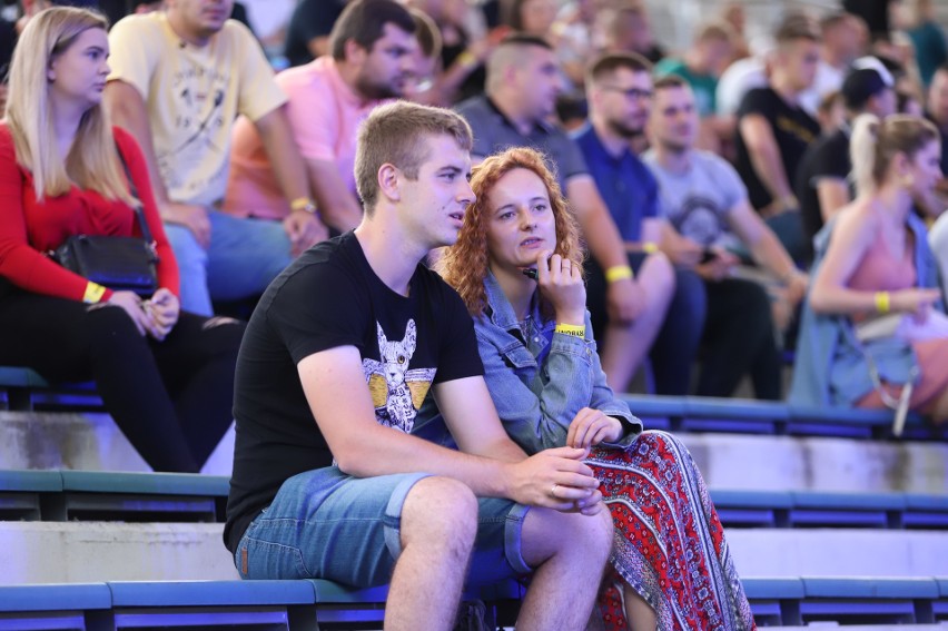 Gala KSW 72 odbyła się w Amfiteatrze Kadzielnia w Kielcach. Byliście na tym wydarzeniu? Szukajcie się na zdjęciach