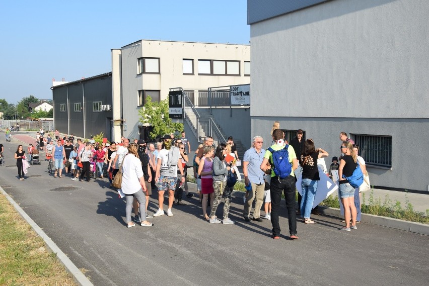 Około stu skawinian protestowało przeciw zatruwaniu...