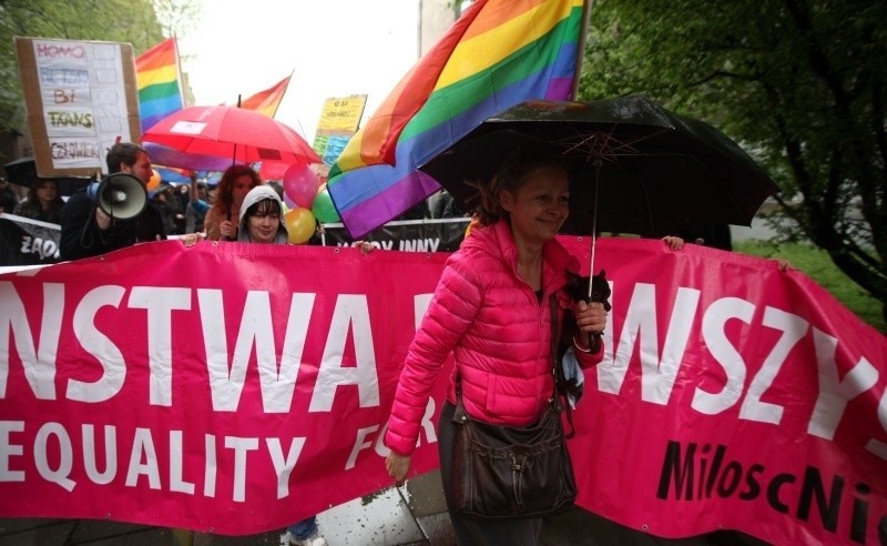  Marsz równości w Łodzi [zdjęcia, FILM] Deszcz obniżył frekwencję