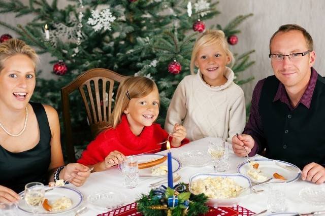 Pamiętaj, że jeden posiłek przy świątecznym stole może się dla ciebie skończyć zjedzeniem nawet 3 tys. kalorii