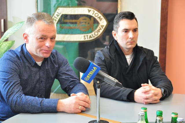 Nowy trener Stalówki, Andrzej Kasiak (z lewej) oraz jego asystent Łukasz Wilk.