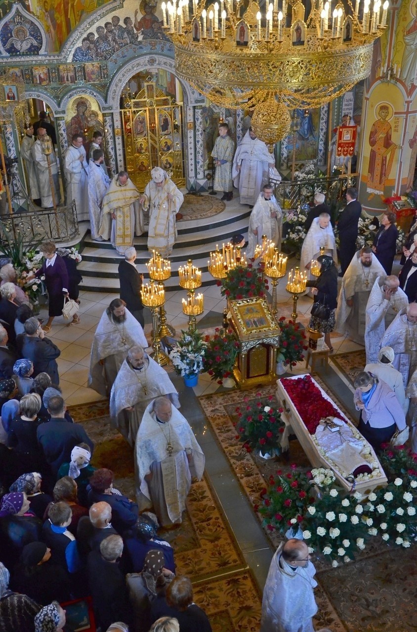 Pogrzeb ks. Leonida Szeszko. Tłumy żegnały kapłana (zdjęcia)