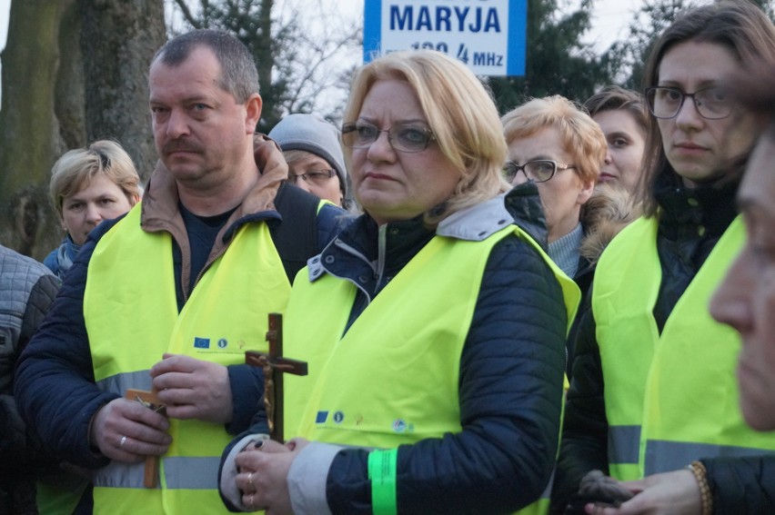 Ekstremalna Droga Krzyżowa w Makowie Mazowieckim odbyła się po raz pierwszy. Wierni przemaszerowali 22,5 km