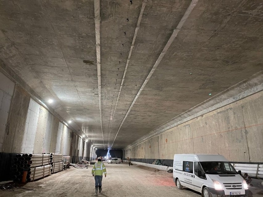 Tunel Północnej Obwodnicy Krakowa ciągle jak grób faraona. Kiedy pojawią się jezdnie?