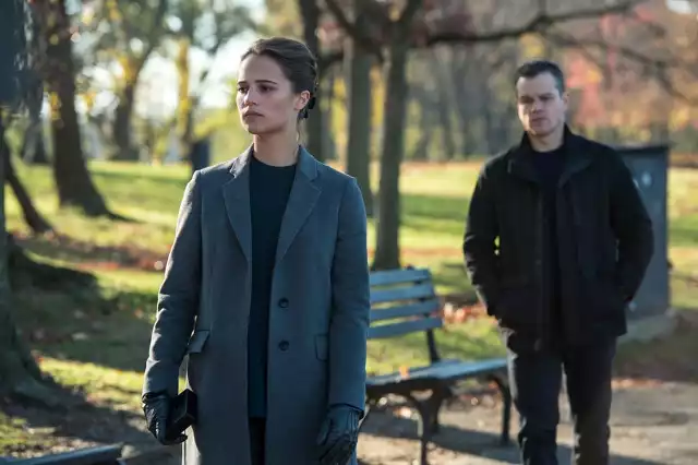 Alicia Vikander i Matt Damon w kadrze z filmu "Jason Bourne"