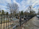 Cmentarz przy ulicy Antczaka już nie straszy swoim ogrodzeniem