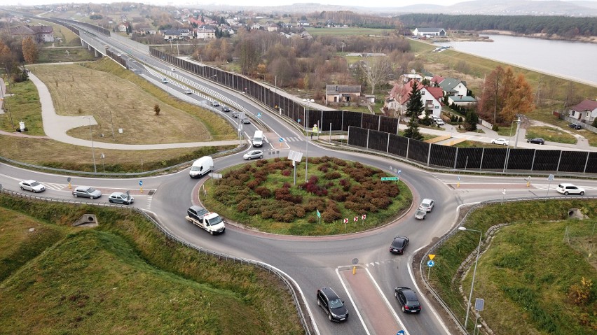 W Cedzynie i Niwach koło Kielc są najniebezpieczniejsze ronda w Polsce? Jest tam tyle "skoków" kierowców, że nazwano je Małysza i Stocha