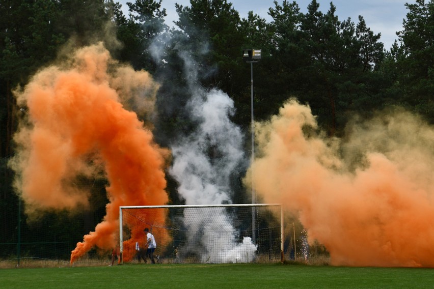 Okręgowy Puchar Polski. 16 drużyn, 8 meczów, 16 godzin Radości z futbolu