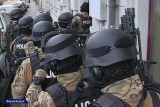 Agencje towarzyskie w Poznaniu: CBŚP zlikwidowało 5 lokali i rozbiło zorganizowaną grupę przestępczą. 13 osób zatrzymanych